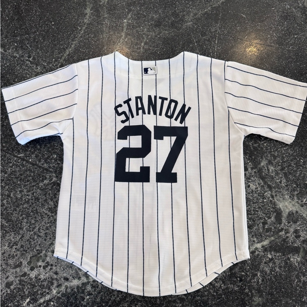 Kids New York Yankees White Pinstripe Baseball Jersey - Picture 3 of 4